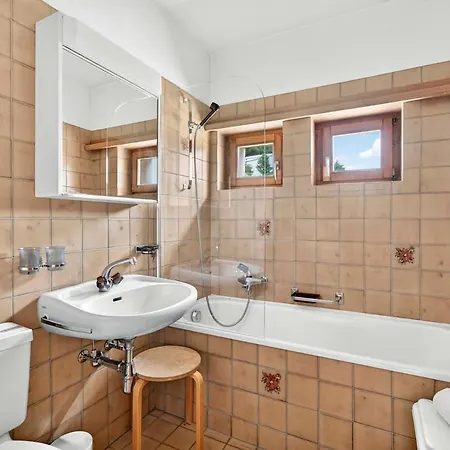 5 Bedrooms Family Near Sankt Moritz דירה