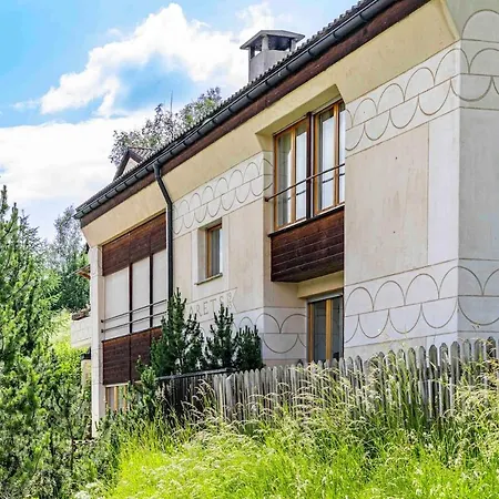 5 Bedrooms Family Near Sankt Moritz דירה